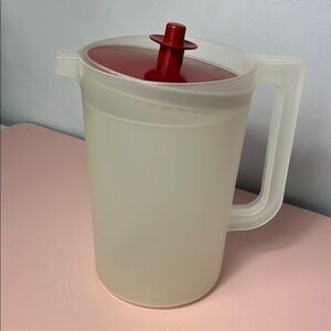 Tupperware Classic Pitcher
